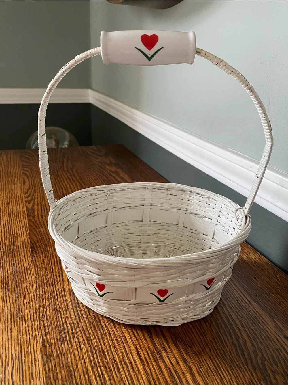 Vintage White Woven Wicker Basket Ceramic Handle Red Heart Tulip Design